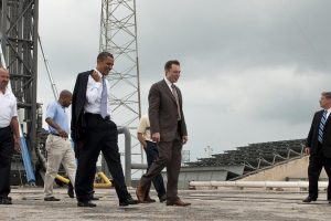 Elon_Musk_gives_tour_for_President_Barack_Obama