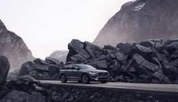 262615_The_refreshed_Volvo_V90_B6_AWD_Cross_Country_in_Thunder_Grey